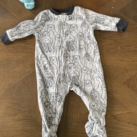 Carters Pjs - Picture 2 of 3